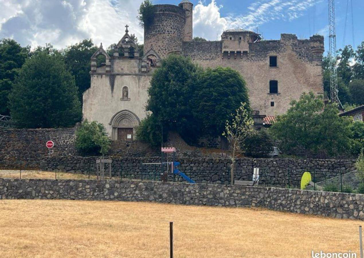 Appartement entier, One-Bedroom Apartment in Le Puy-en-Velay, Haute-Loire