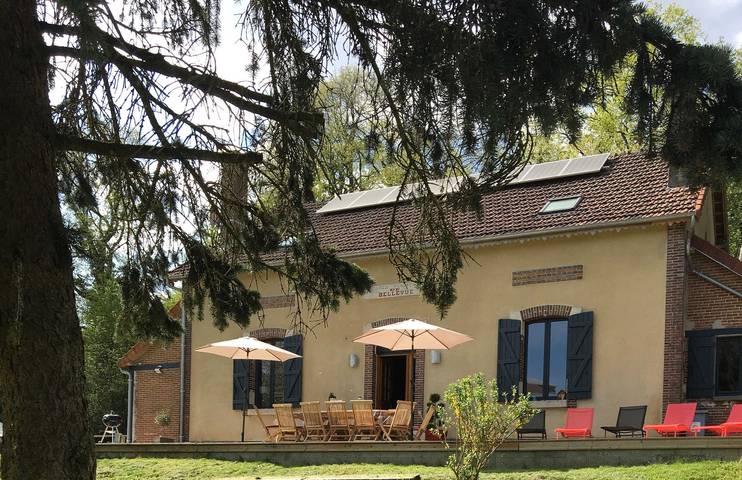 Gîte pour 12 personnes, avec jardin et terrasse, animaux acceptés à Barbonne-Fayel