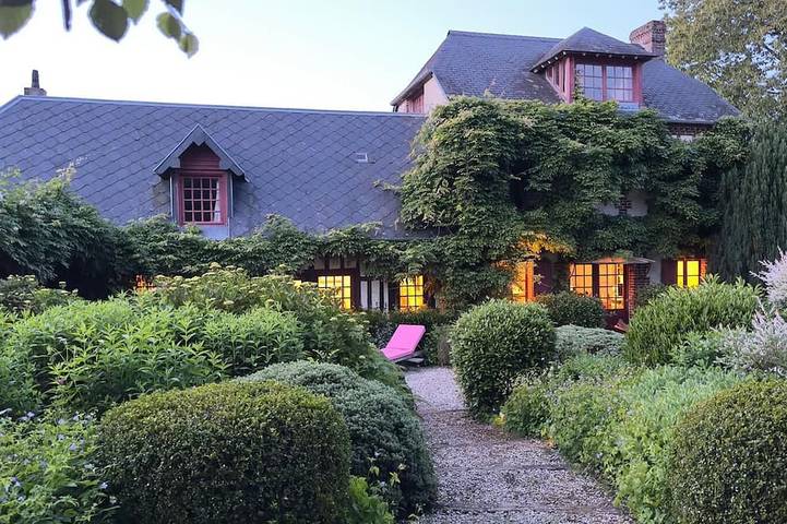 Location de vacances pour 8 personnes, avec Jardin et Piscine à Le Brévedent