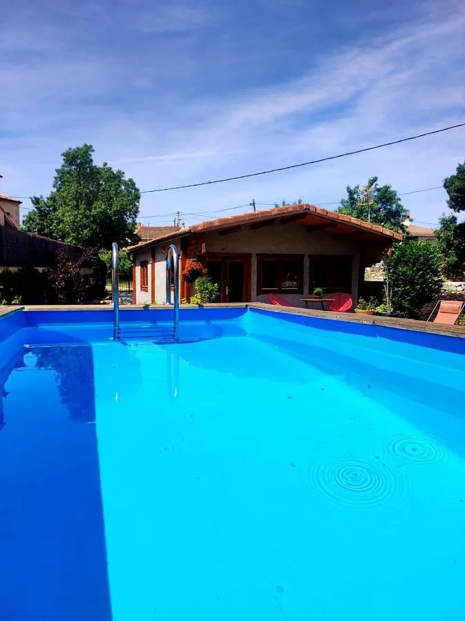 Casa de vacaciones para 4 personas, con piscina además de vistas y jardín - 1