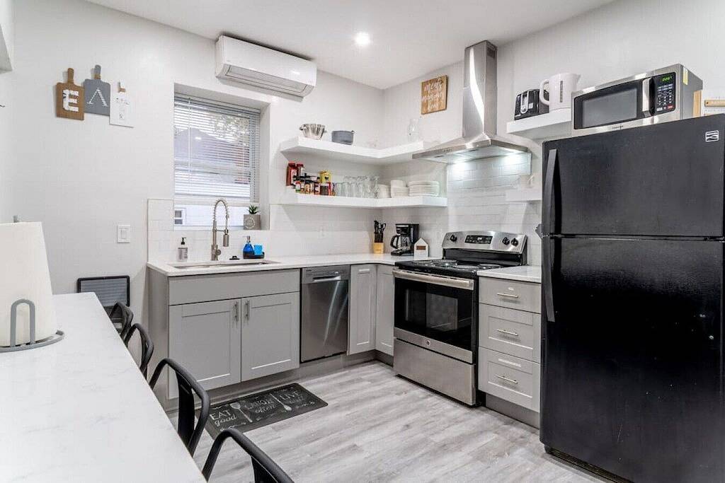 Wewelcome you to our Urban Modern Home in Harrisburg, Dauphin County