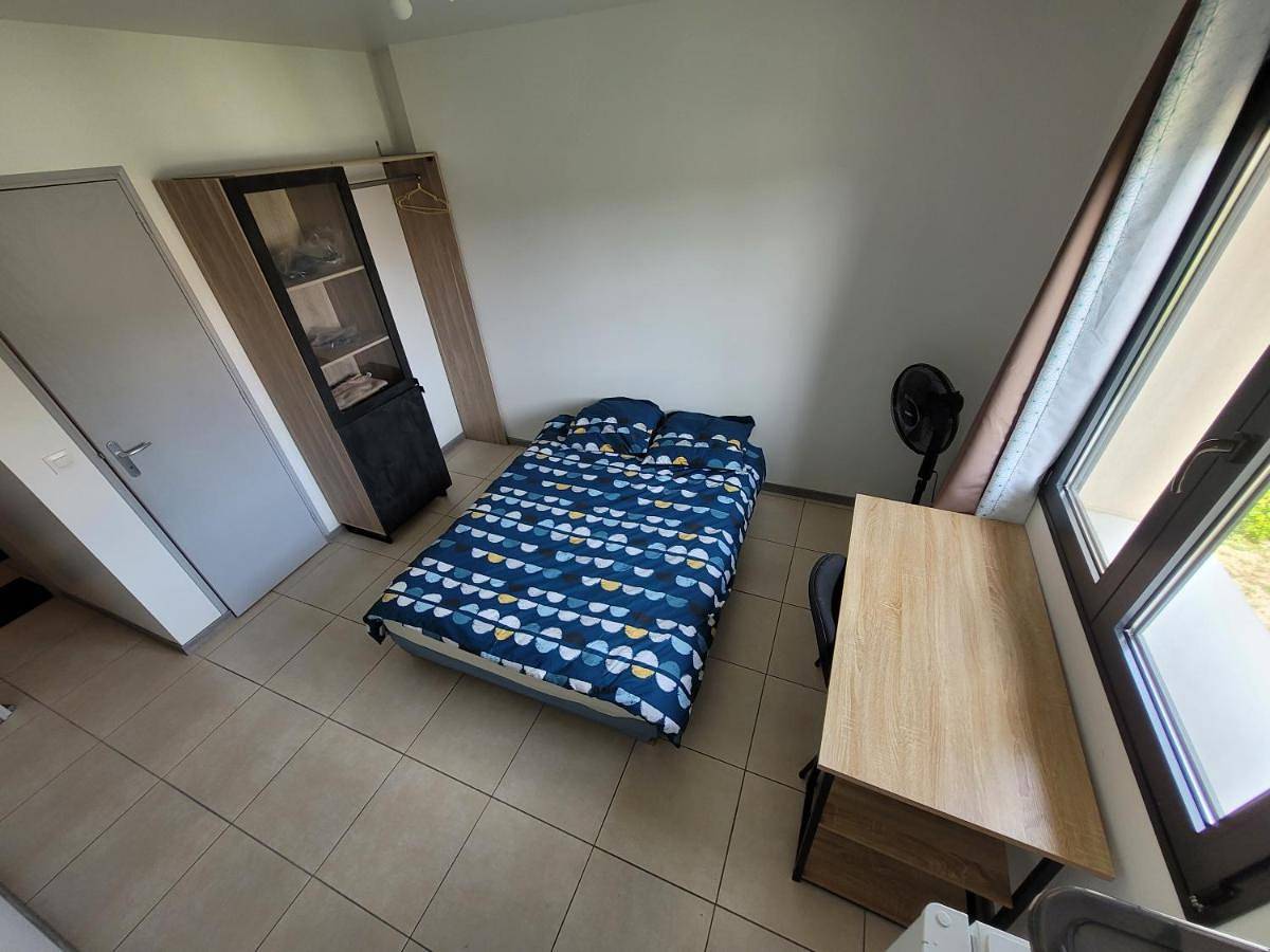 Résidence de la gare, chambre meublée in Longjumeau, Essonne