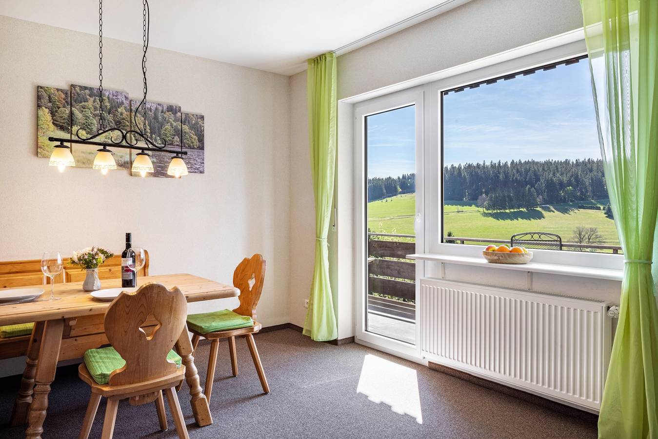 Ganze Wohnung, Helles Apartment Feldberg auf dem Bauernhof mit eigenem Balkon und Blick ins Grüne in Schönwald, Südschwarzwald
