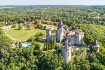 Location de vacances pour 30 personnes, avec vue et piscine à Grand-Brassac