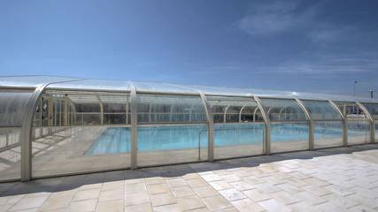 Location de vacances pour 4 personnes, avec terrasse ainsi que piscine et jardin à Grandcamp-Maisy