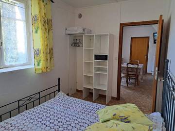 Gîte pour 2 personnes, avec jardin ainsi que terrasse et vue, animaux acceptés à Barnas