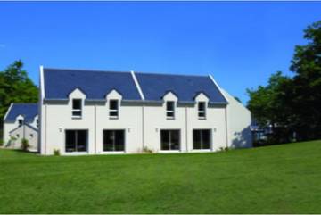 Gîte pour 6 personnes, avec piscine ainsi que terrasse et jacuzzi, animaux acceptés à Plescop