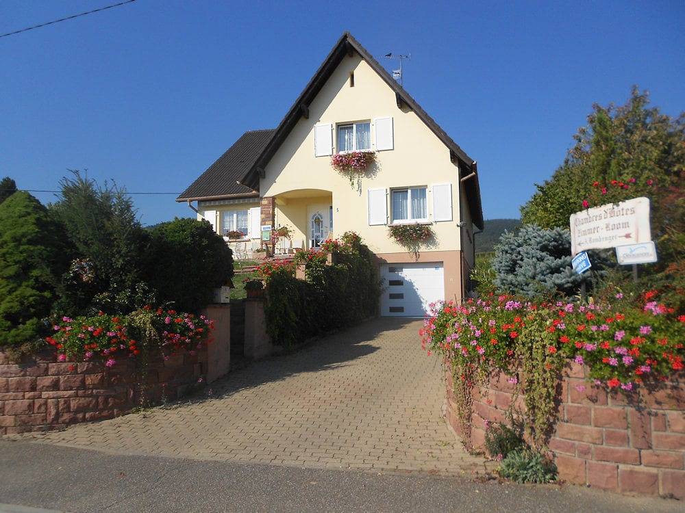Chambres d'hôtes Marie-Thérèse - Chambre Rose in Eguisheim, Parc naturel régional des Ballons des Vosges
