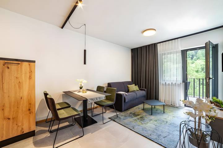 Ferienwohnung für 2 Personen, mit Balkon und Garten in Burggrafenamt