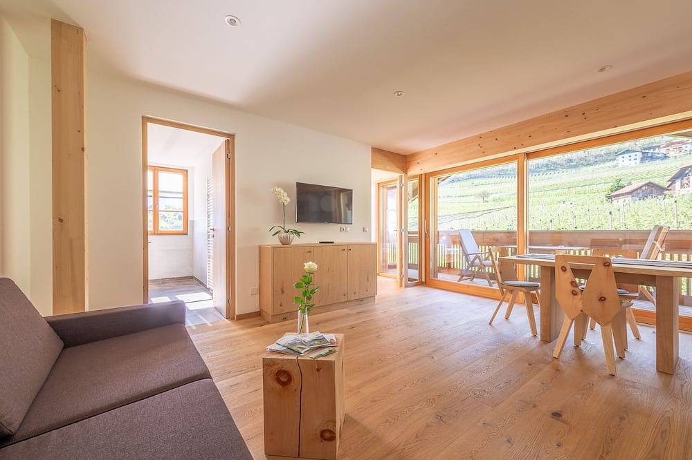 Ganze Wohnung, Moosbichlerhof Apartment 55 qm mit Panoramablick u. Pool bei Meran, Meran Card. in Marling, Ortleralpen