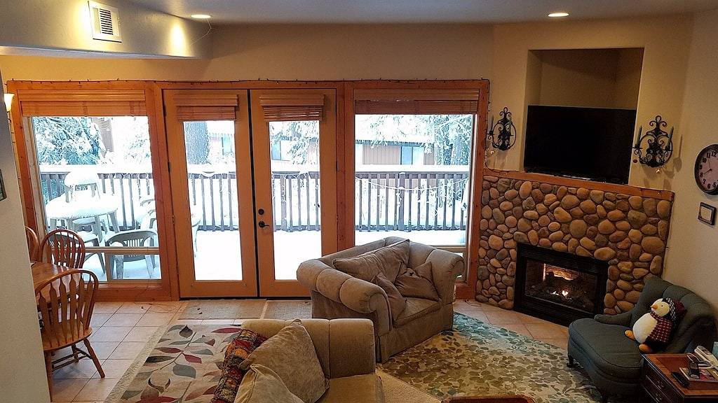 King´s Cabin Mtn Retreat am Shaver Lake! - Nr Village, Wlan, A / C, Prem Property! in Ockenden, Shaver Lake