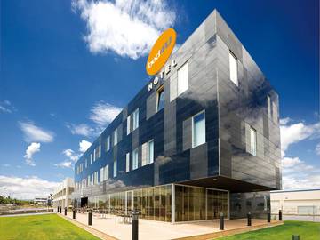 Hôtel pour 10 personnes, avec jardin ainsi que sauna et terrasse à Tudela