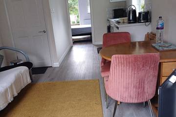 Holiday Home for 2 People in Sutton (London), London, Photo 4