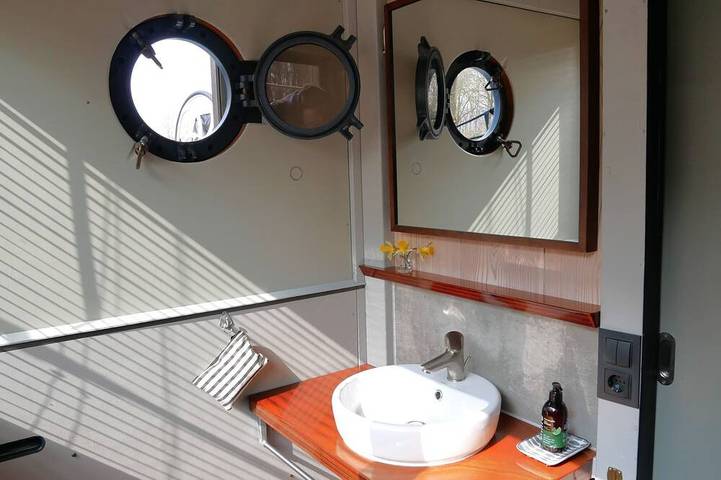 Hausboot für 2 Personen, mit Terrasse in Stralsund - 4