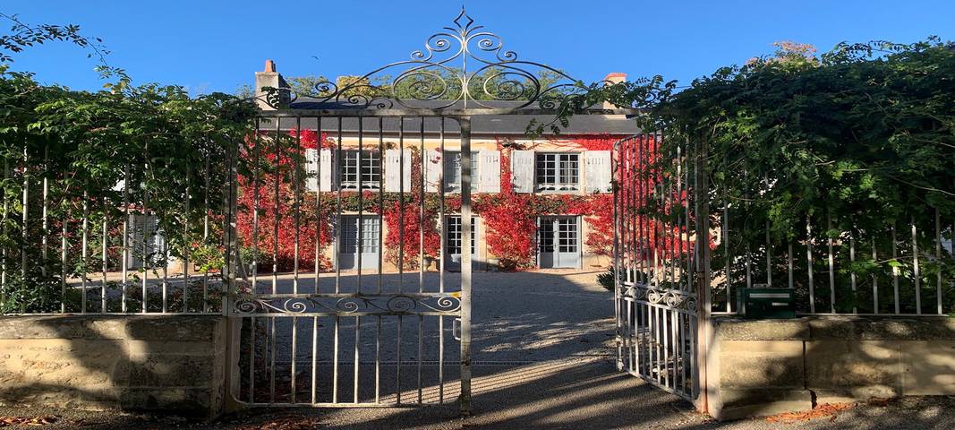 Gîte pour 5 personnes, avec piscine et jacuzzi ainsi que terrasse et jardin à Montamisé - 4