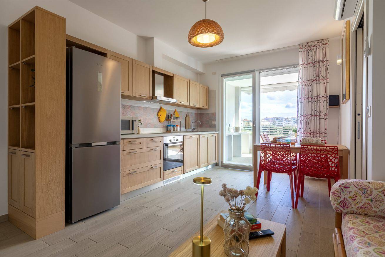 Hel leilighet, Casa Eolo. Apartment with terrace and private box in La Pietraia, Alghero