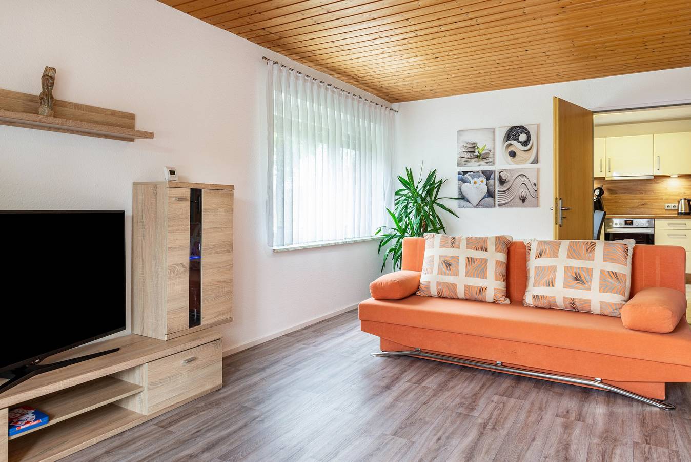 Entire apartment, Apartment 'Carmen' with Private Terrace, Garden, and Wi-Fi in Wald (Baden Wuerttemberg), Region Bodensee-Oberschwaben