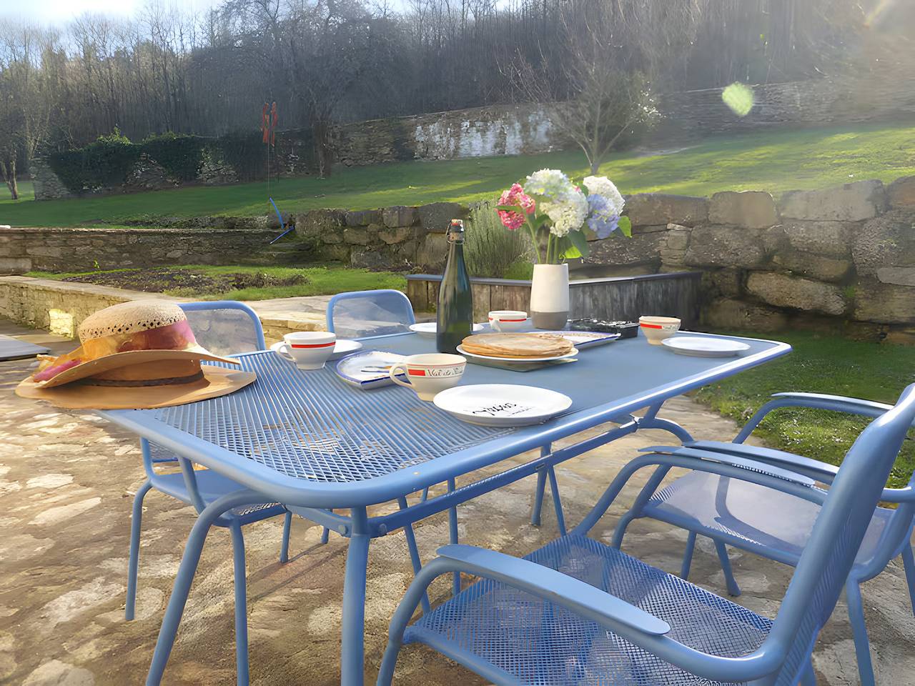 Gîte Ar Maez avec terrasse privée, jardin partagé et Wi-Fi à Saint-Nolff in Saint-Nolff, Parc naturel régional du Golfe du Morbihan