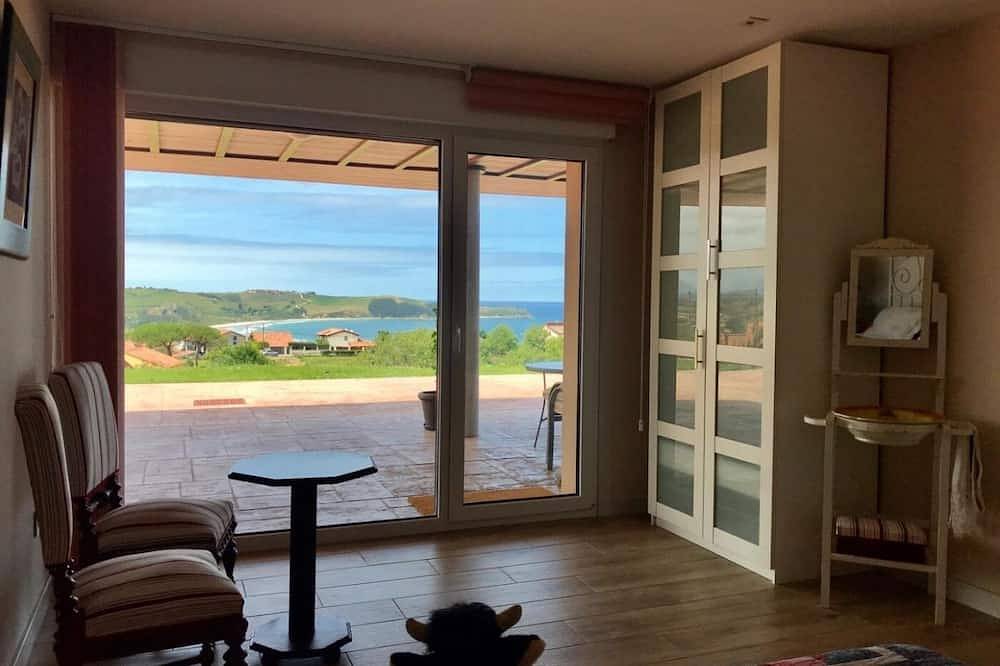 Ganze Wohnung, La Gloria Bendita - apartment with garden in Comillas (Cantabria) in Comillas, Kantabrische Küste