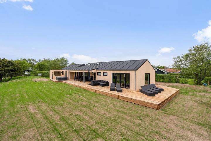 Villa for 10 people, with sauna and hot tub as well as balcony/terrace, with pets - 1