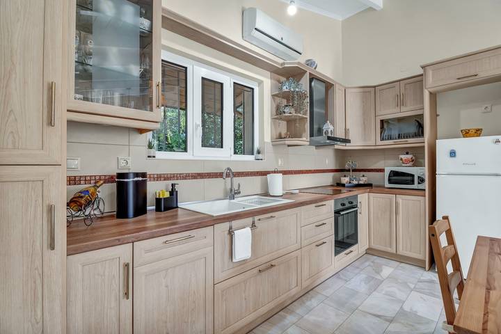 Holiday Home 'Stella's House' with Private Terrace, Wi-Fi and Air Conditioning in Lefkada City, Greece