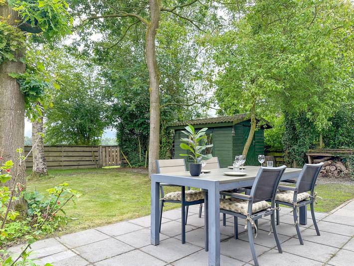 Gemütliches Holzhaus mit Garten und Seeblick in Niederländische Nordsee