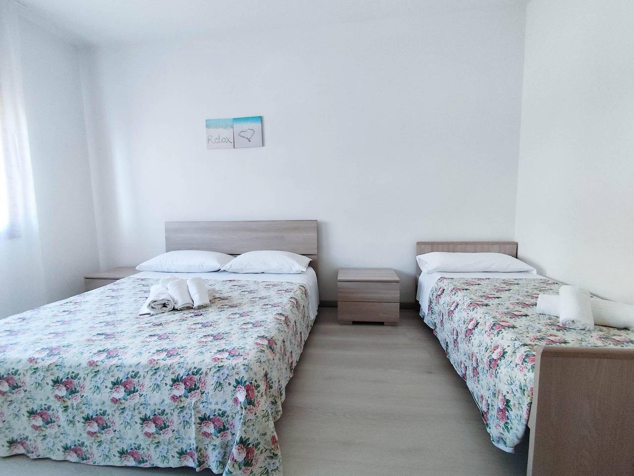 Apartamento entero, Apartamento en primera línea de playa con aparcamiento y TV - 100m de la playa in Lido di Jesolo, Jesolo