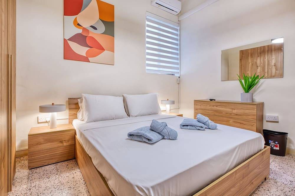 Traditional, large 3 bedroom house with Yard Jbar1-1 in San Giljan, Malta