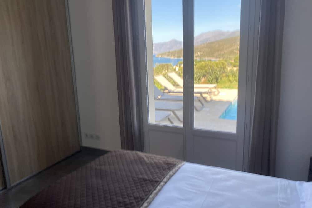 2-standing seaside villa, breathtaking view of the Gulf of Saint Florent in Saint-Florent, Region de Calvi