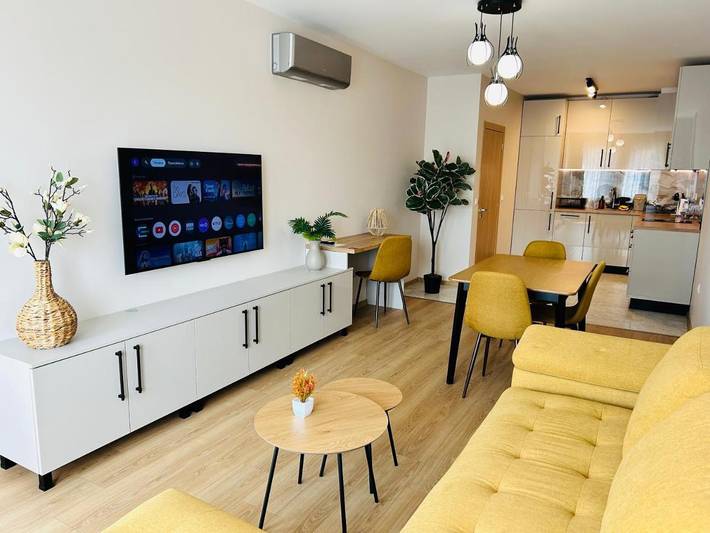 Apartament wakacyjny dla 4 osób, z jacuzzi i balkon oraz basen i sauna w Warna