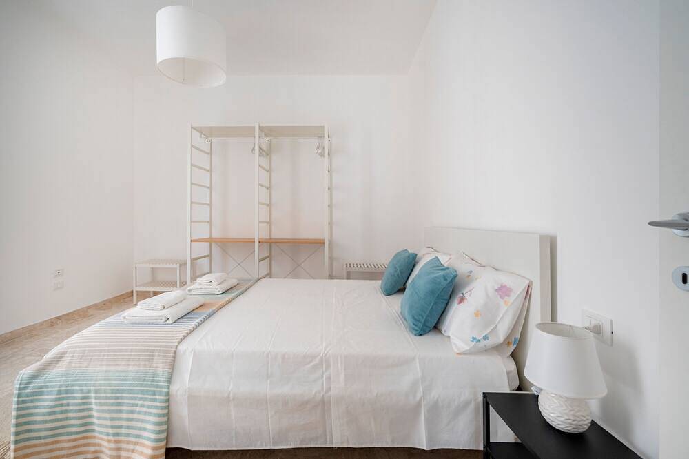 Entire apartment, Apartment 'Relaxia' with Balcony, Wi-Fi and Air Conditioning in Conversano, Bari Province