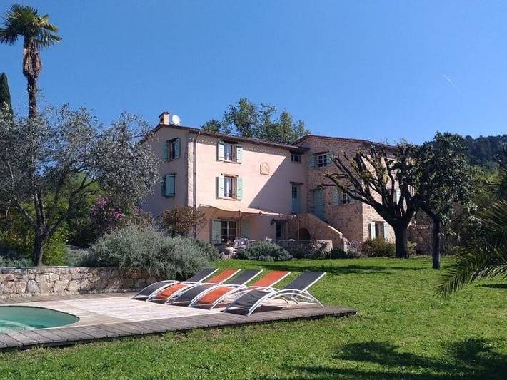 Alojamiento y desayuno para 4 personas, con piscina además de vistas y jardín - 1