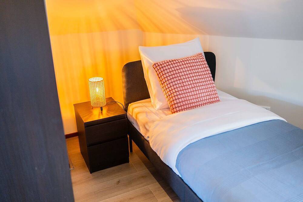 Entire apartment, Zwart Jan Imperial Suites   Zj in Rotterdam, South Holland