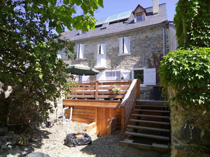 Location de vacances pour 6 personnes, avec terrasse et vue à Bonac-Irazein