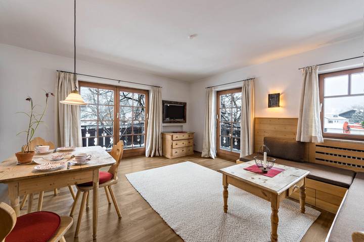 Zentral gelegenes Fischer Apartment B mit Blick auf die Ammergauer Alpen, Sauna, Wlan und Balkon