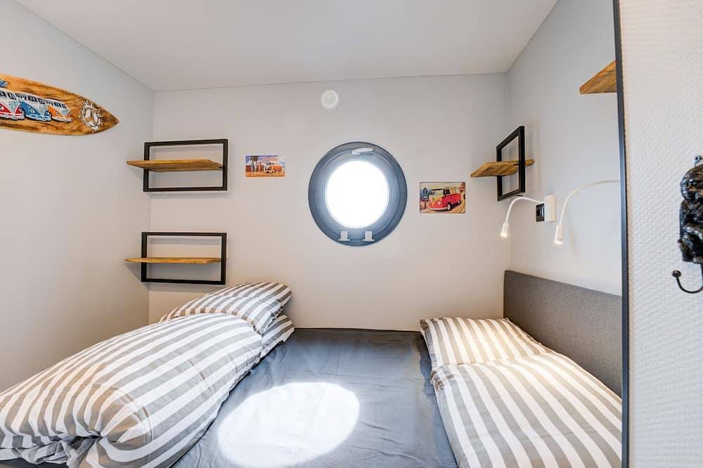 Schönes Hausboot in der Marina von Volendam in Volendam, Markermeer