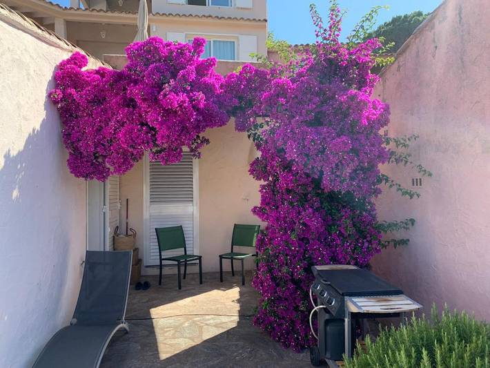 Location de vacances pour 2 personnes, avec piscine ainsi que terrasse et vue à La Celle-sous-Gouzon - 4