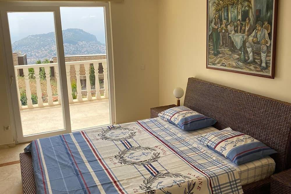 A wonderful holiday villa with a private pool in Alanya.close to the city &beach in Alanya, Antalya Province