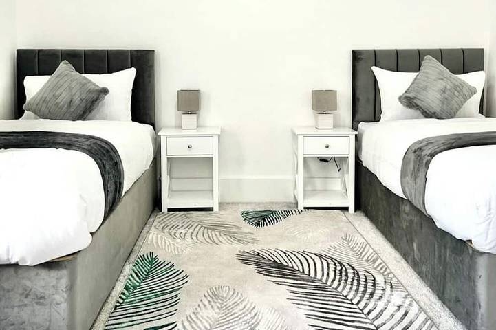 3 Bed-Sleeps 6-Great for Groups/Families in Rochester, Kent Downs