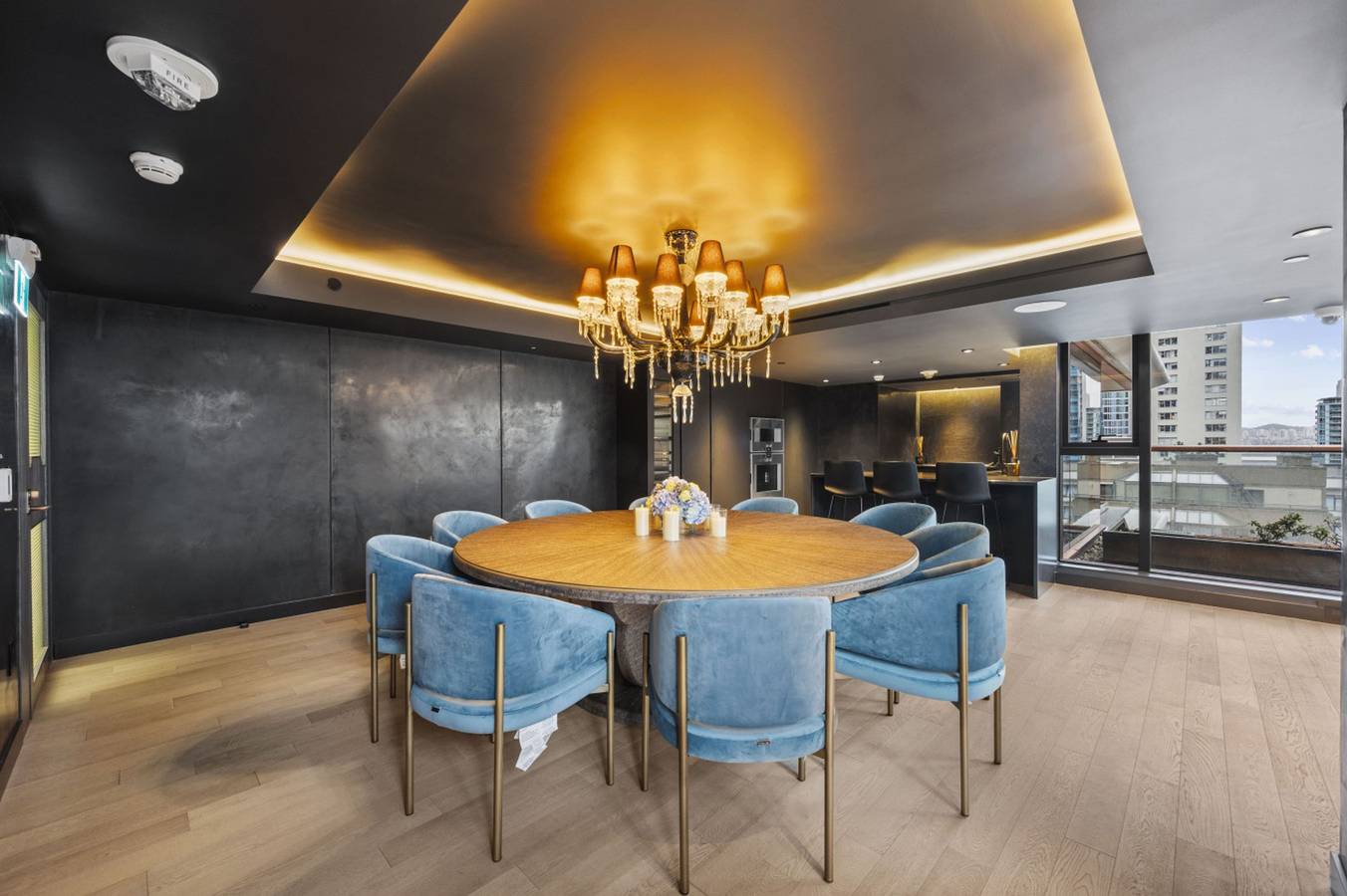 Appartamento intero, 2Br: Sauna, 24/7 Gym, Parking, w/ Gaggenau & Aesop in Vancouver, Columbia Britannica