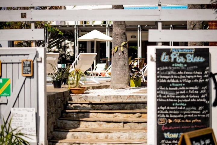 Hôtel pour 2 personnes, avec terrasse et piscine dans Saint-Gilles les Bains - 2