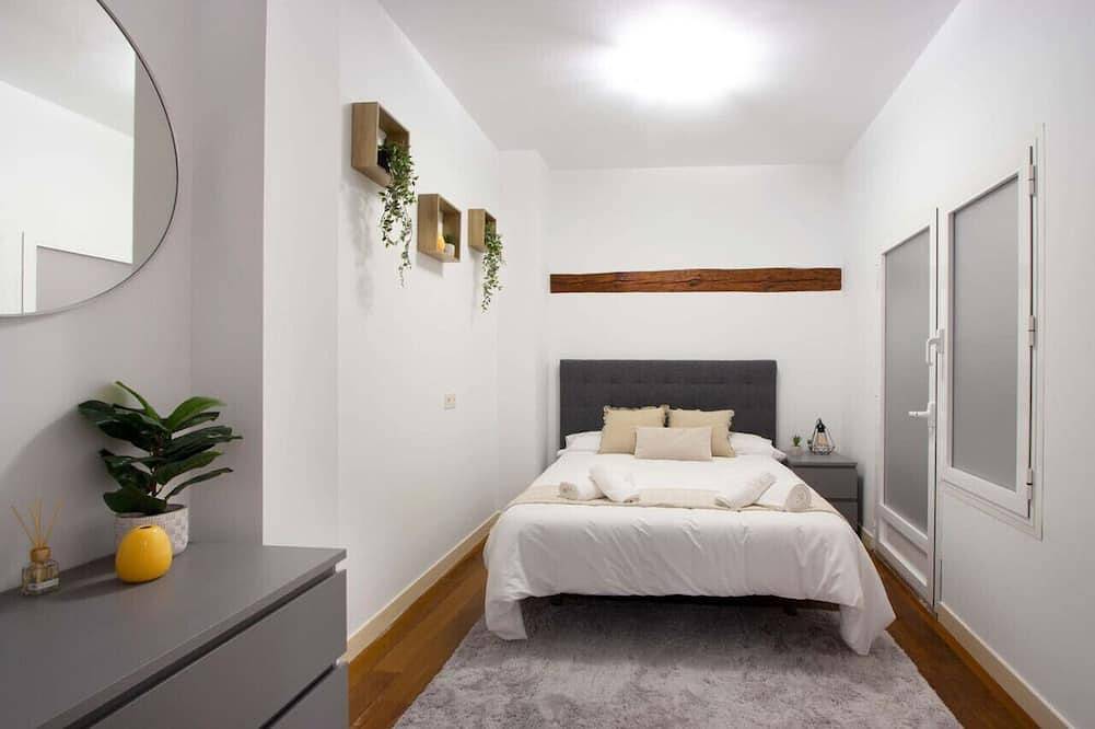 Entire apartment, Stunning Flat Historic Center Plaza Mercado in Logroño, La Rioja Province