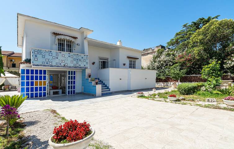 Casa vacanza per 9 persone, con piscina e giardino in Cilento