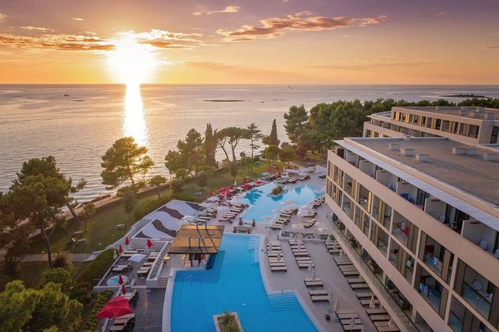 Hôtel pour 3 personnes, avec sauna et jardin ainsi que piscine et jacuzzi