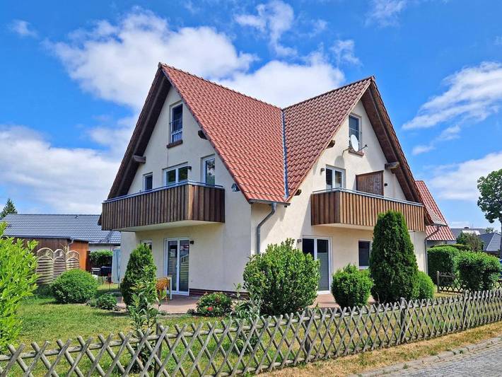 Ferienwohnung für 4 Personen, mit Balkon und Garten sowie Seeblick