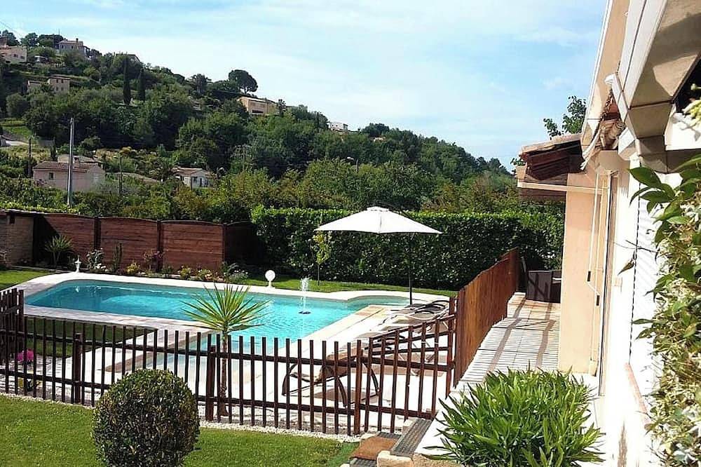 Homerez - Villa spacieuse avec piscine privée à La Gaude in La Gaude, Région de Cannes