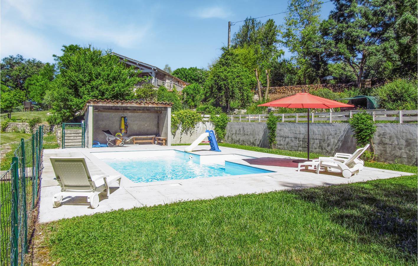 Charmant appartement de 100m2 avec parking, TV, jardin, piscine et Internet près de Saint-Salvy in Saint-Salvy, Quercy