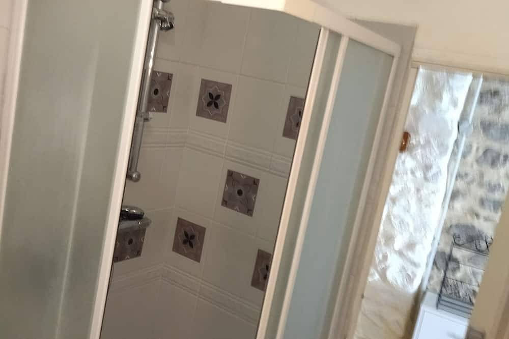 Entire apartment, Studio with balcony - view of esplanade-centre ville in Gap, Gap region