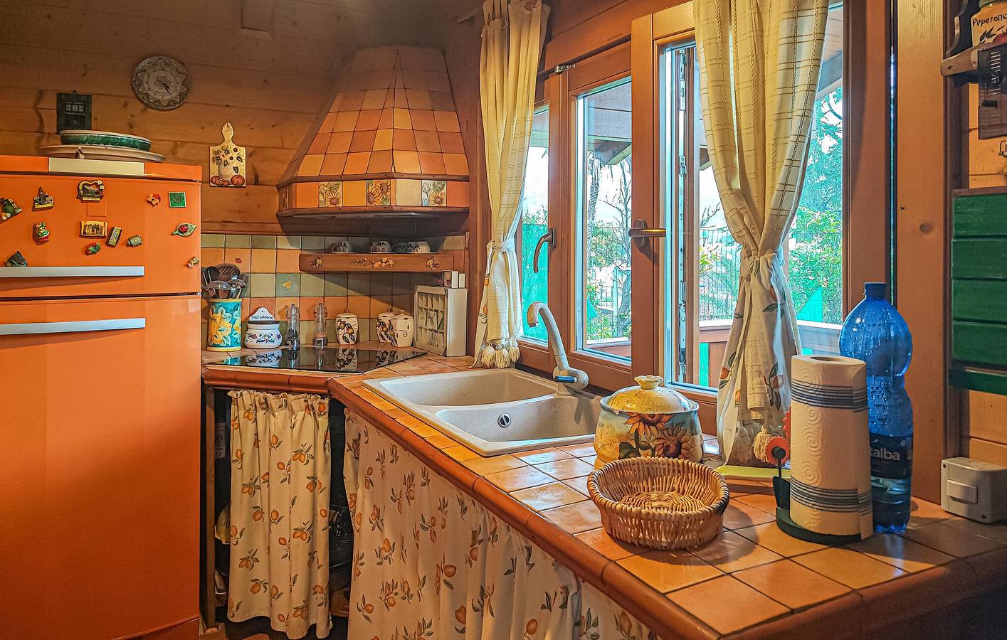 Acogedor apartamento con parking, aire acondicionado y WiFi cerca del río Alcántara in Motta Camastra, Etna