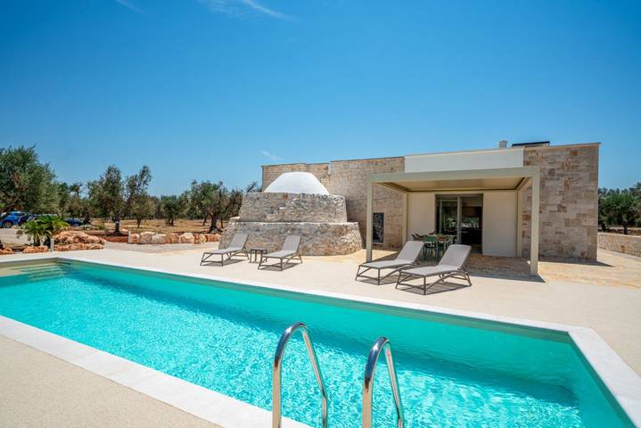 Agriturismo per 5 persone, con Balcone/Terrazza e Giardino nonché Piscina ad Ostuni